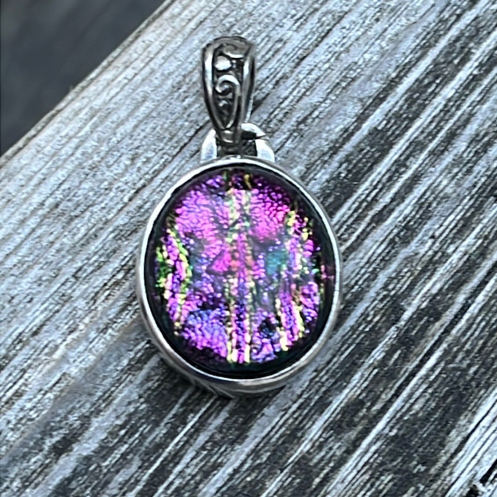 NWOT Dichroic Pendant 1 1/8”